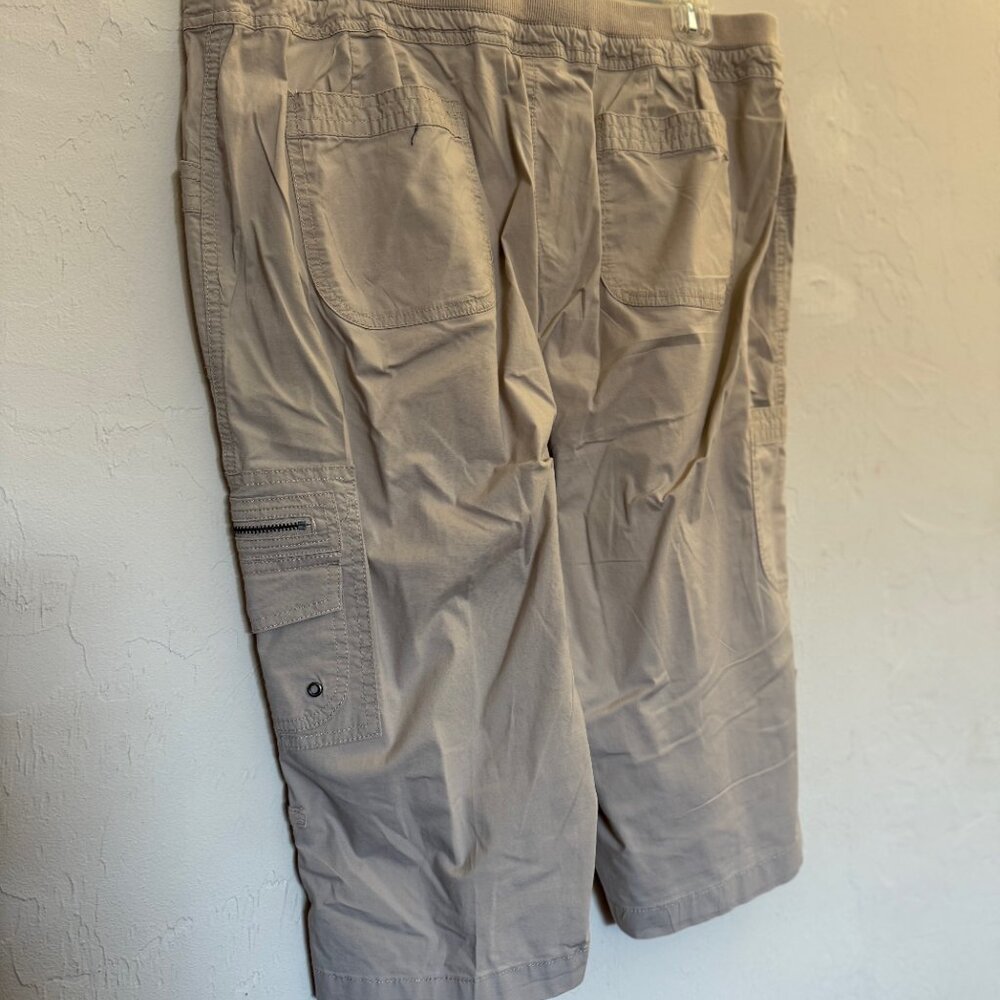 Chicos adjustable Mid-Length cargo shorts - size 3 - Tan - Picture 2 of 8
